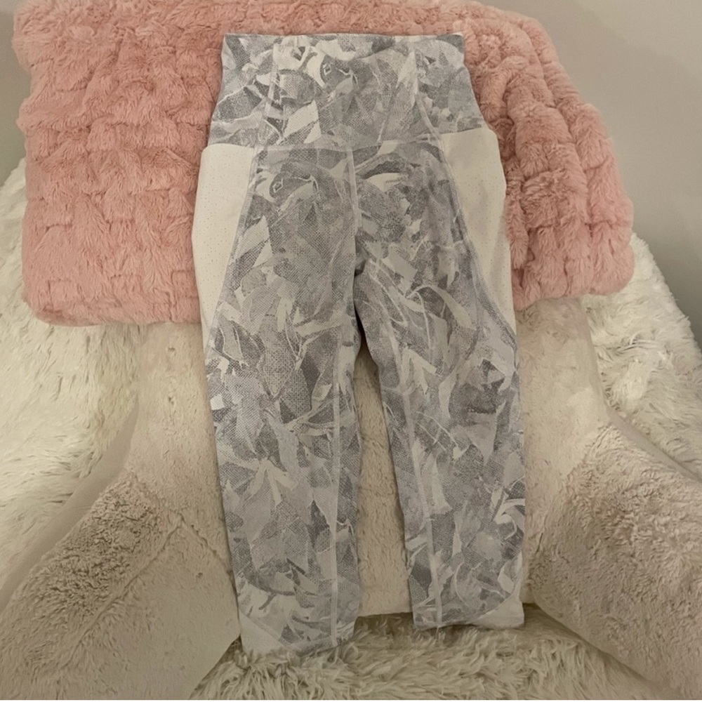 lululemon cropped leggings, white/grey pattern, size 2